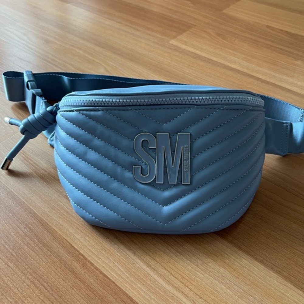 NWT Steve Madden Blue Quilted Waist Bag
